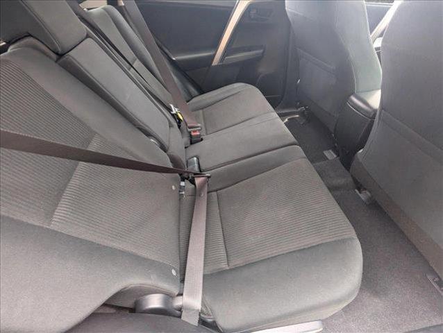 Photo of 2018 Super White Toyota RAV4