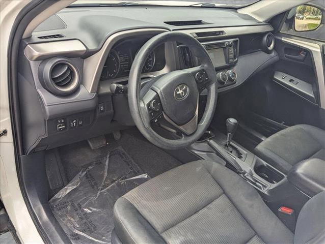 Photo of 2018 Super White Toyota RAV4
