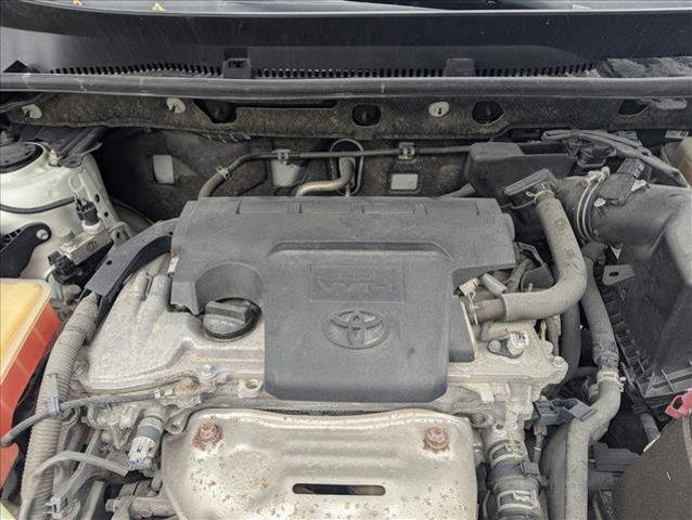 Photo of 2018 Super White Toyota RAV4