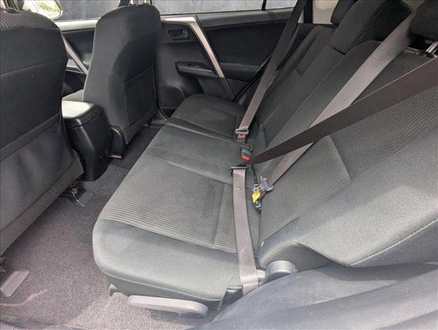 Photo of 2018 Super White Toyota RAV4