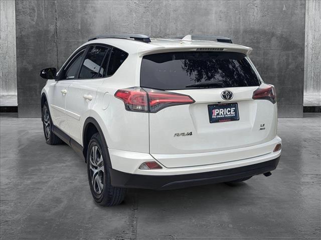 Photo of 2018 Super White Toyota RAV4