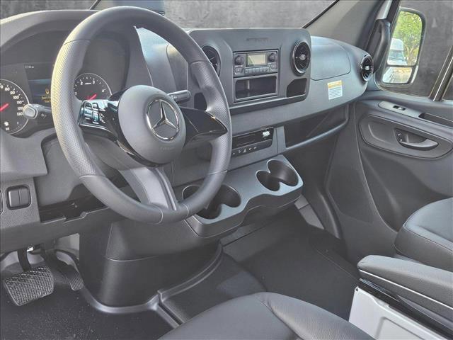 Photo of 2025 Arctic White Mercedes-Benz Sprinter 2500