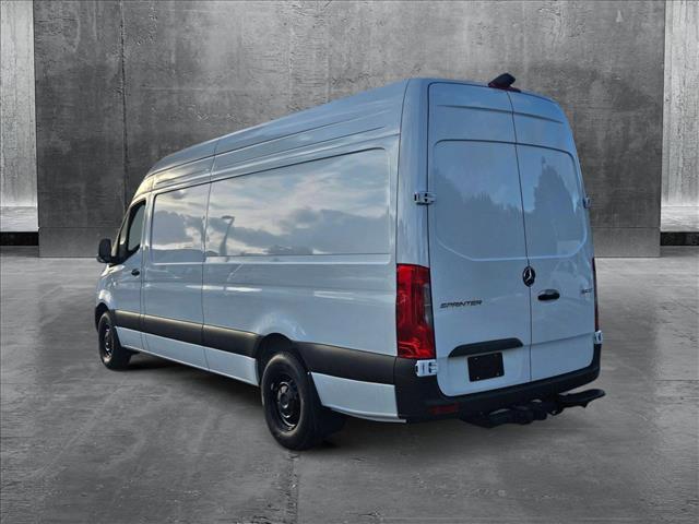 Photo of 2025 Arctic White Mercedes-Benz Sprinter 2500