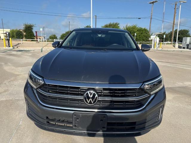 Photo of 2022 Platinum Gray Metallic Volkswagen Jetta