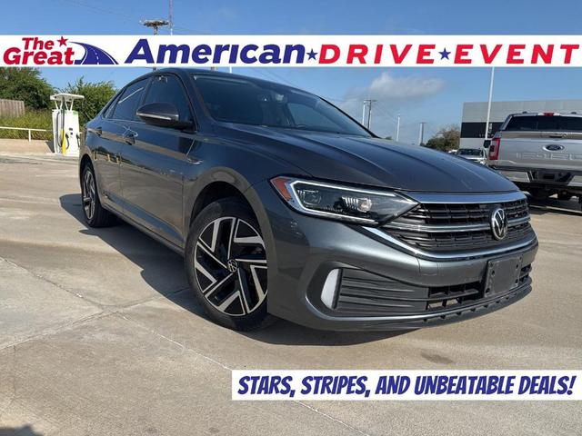 Photo of 2022 Platinum Gray Metallic Volkswagen Jetta
