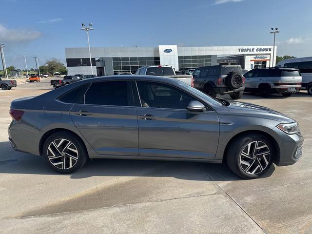 Photo of 2022 Platinum Gray Metallic Volkswagen Jetta