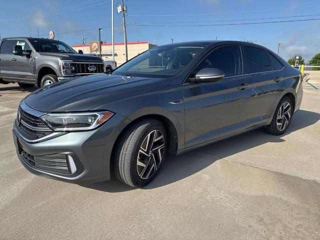 Photo of 2022 Platinum Gray Metallic Volkswagen Jetta