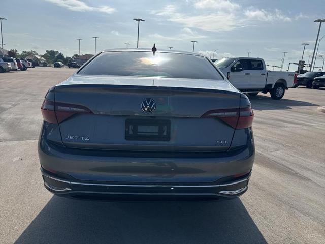 Photo of 2022 Platinum Gray Metallic Volkswagen Jetta