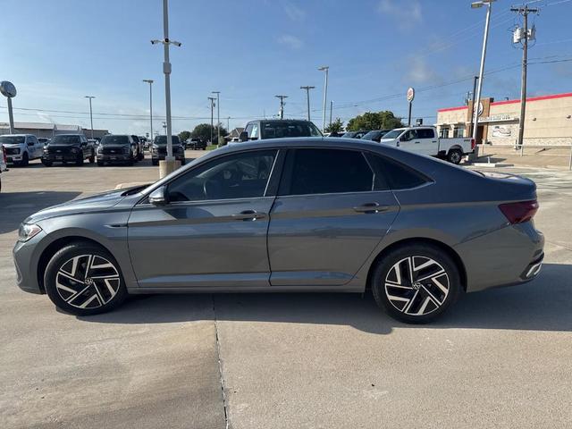 Photo of 2022 Platinum Gray Metallic Volkswagen Jetta