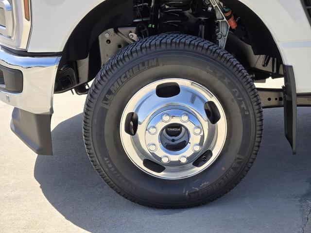 Photo of 2025 Star White Ford F-350