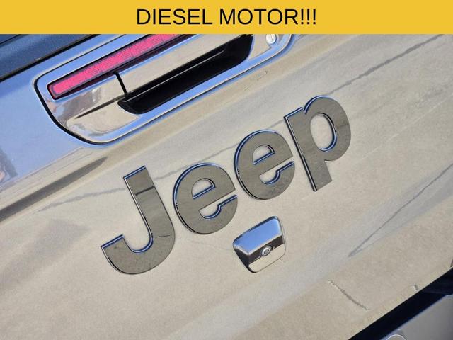 Photo of 2021 Granite Crystal Clearcoat Metallic Jeep Gladiator