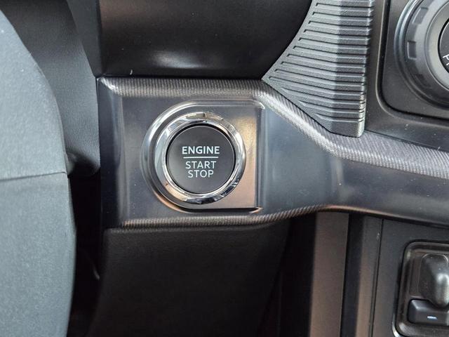 Photo of 2025 White Metallic Ford F-150