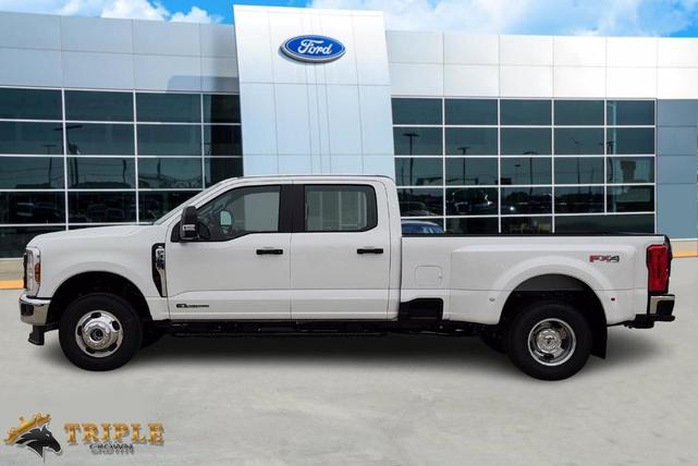 Photo of 2025 Oxford White Ford F-350