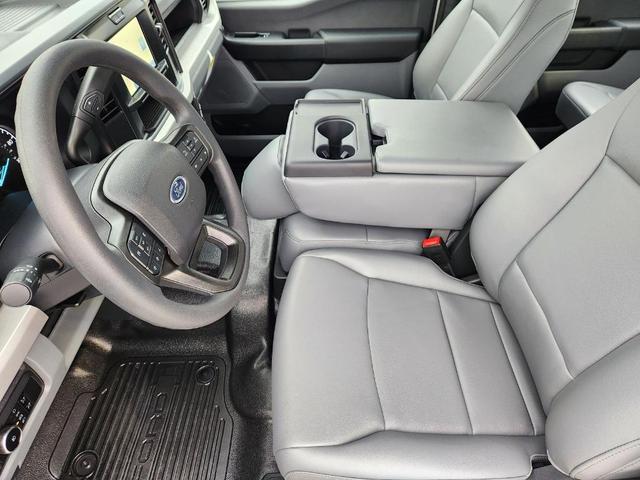 Photo of 2025 Oxford White Ford F-350