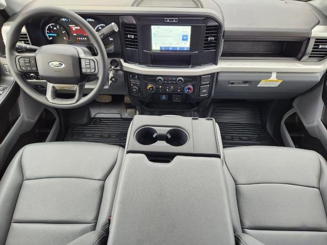 Photo of 2025 Oxford White Ford F-350