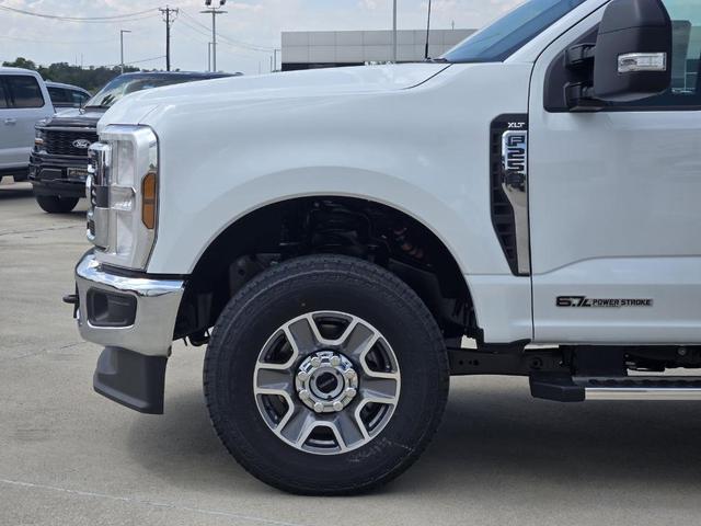 Photo of 2025 Oxford White Ford F-250