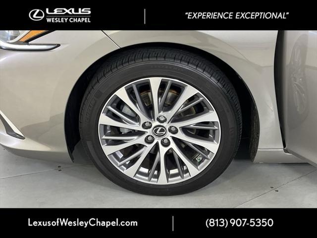 Photo of 2021 Atomic Silver Lexus ES 350