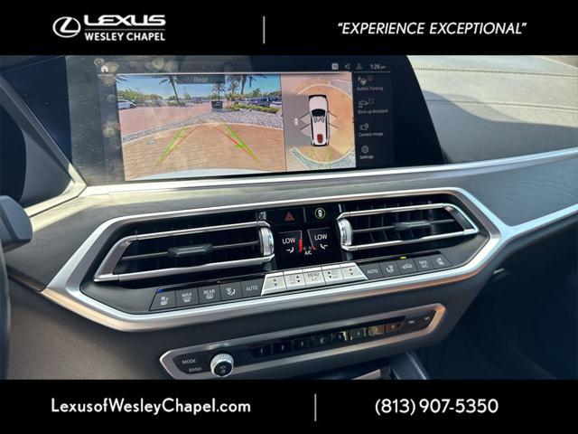 Photo of 2022 Mineral White Metallic BMW X7