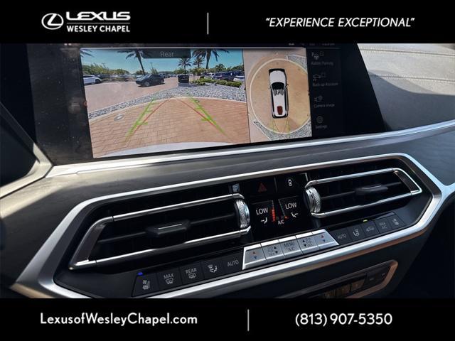 Photo of 2022 Mineral White Metallic BMW X7