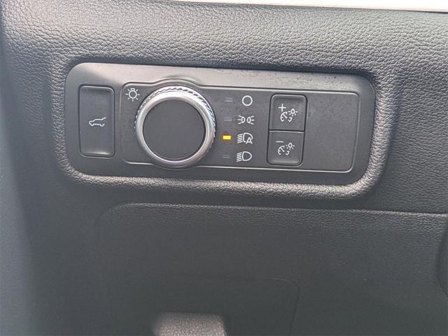 Photo of 2022 Oxford White Ford Explorer