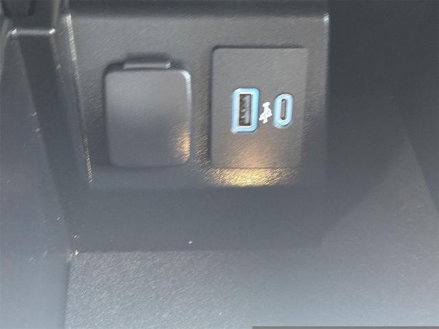 Photo of 2022 Oxford White Ford Explorer