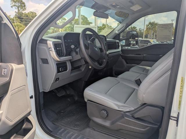 Photo of 2023 Oxford White Ford F-350