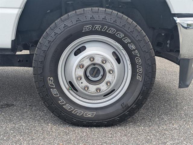 Photo of 2023 Oxford White Ford F-350