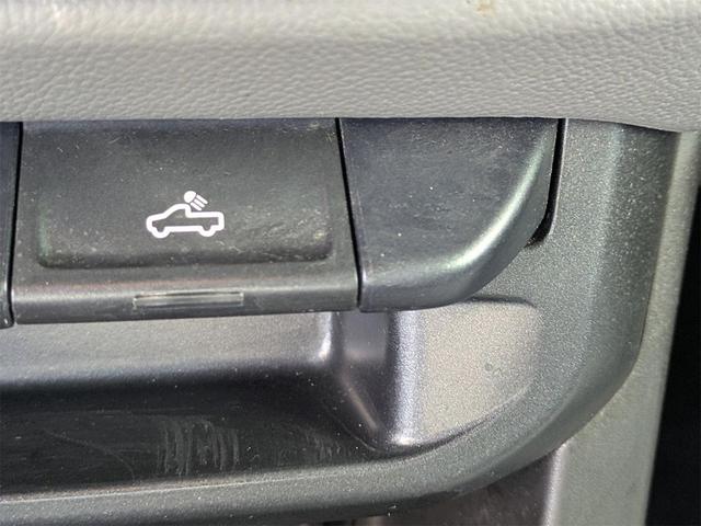 Photo of 2018 Summit White GMC Canyon