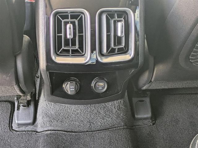 Photo of 2021 Sparkling Silver Kia Sorento