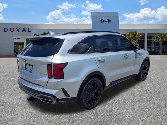 Photo of 2021 Sparkling Silver Kia Sorento