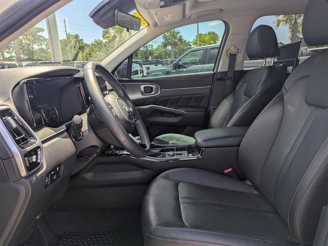 Photo of 2021 Sparkling Silver Kia Sorento