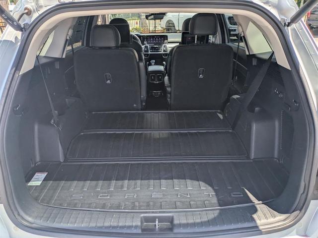 Photo of 2021 Sparkling Silver Kia Sorento