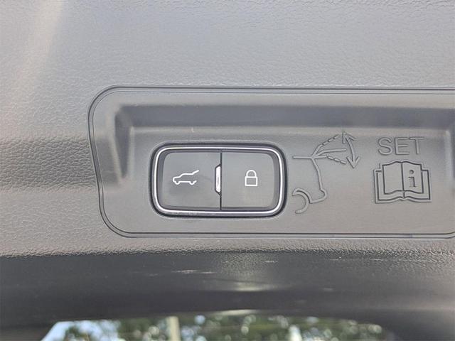 Photo of 2023 Black Metallic Ford Explorer