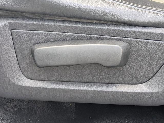 Photo of 2012 Bright White Clearcoat RAM 1500