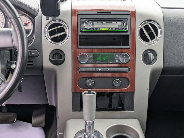 Photo of 2005 Black Ford F-150