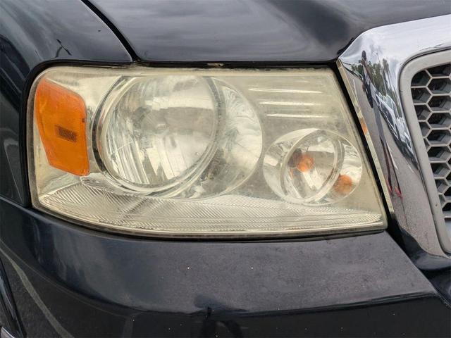 Photo of 2005 Black Ford F-150