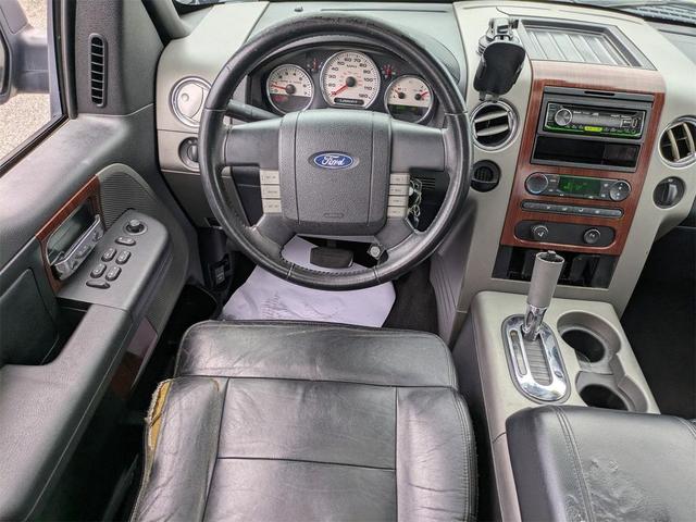 Photo of 2005 Black Ford F-150