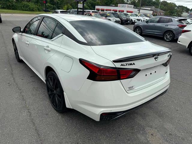 Photo of 2022 Glacier White Nissan Altima