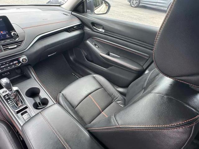 Photo of 2022 Glacier White Nissan Altima