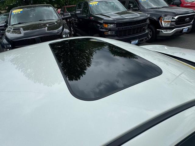 Photo of 2022 Glacier White Nissan Altima