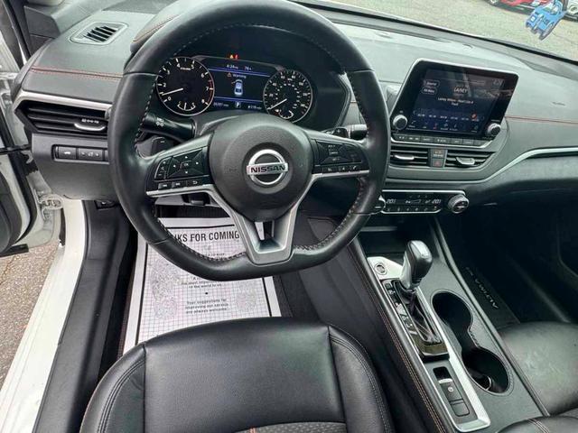 Photo of 2022 Glacier White Nissan Altima