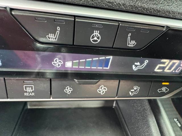 Photo of 2022 Glacier White Nissan Altima