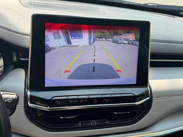 Photo of 2022 Bright White Clearcoat Jeep Compass