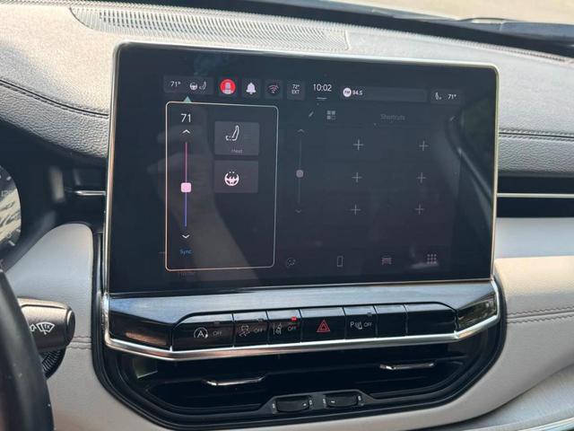 Photo of 2022 Bright White Clearcoat Jeep Compass