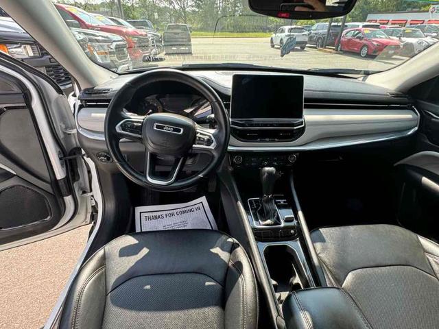 Photo of 2022 Bright White Clearcoat Jeep Compass