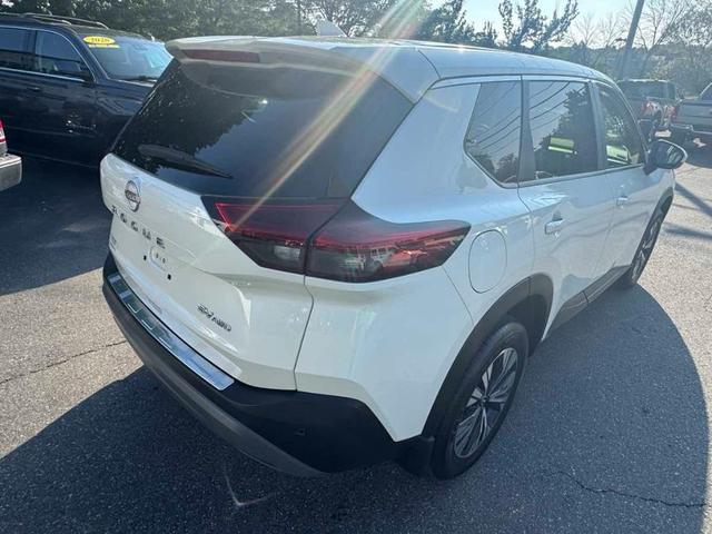 Photo of 2023 White Nissan Rogue