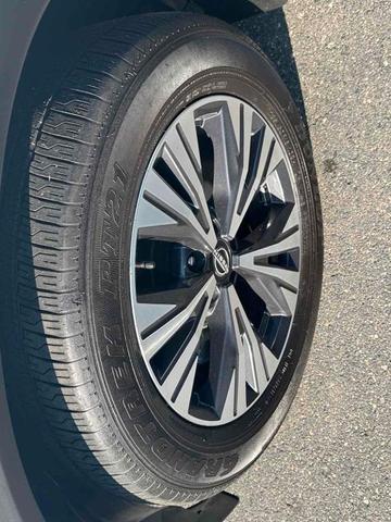 Photo of 2023 White Nissan Rogue