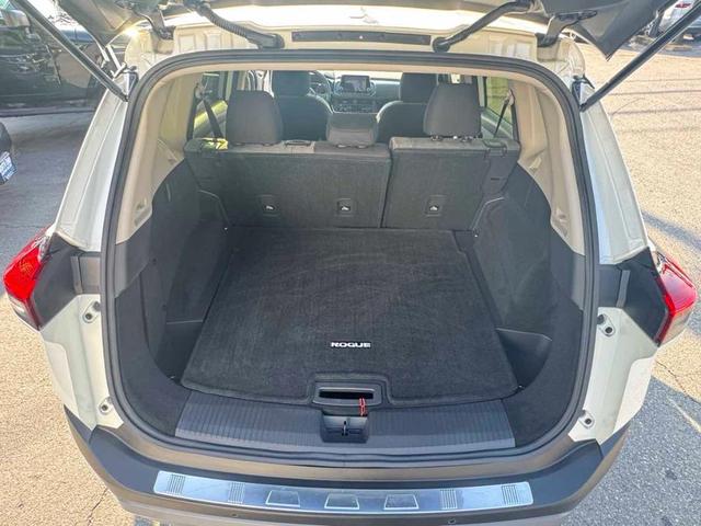 Photo of 2023 White Nissan Rogue