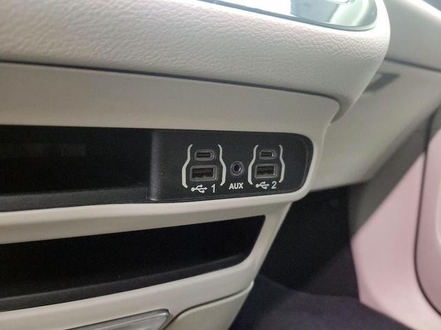 Photo of 2021 Silver Chrysler Voyager