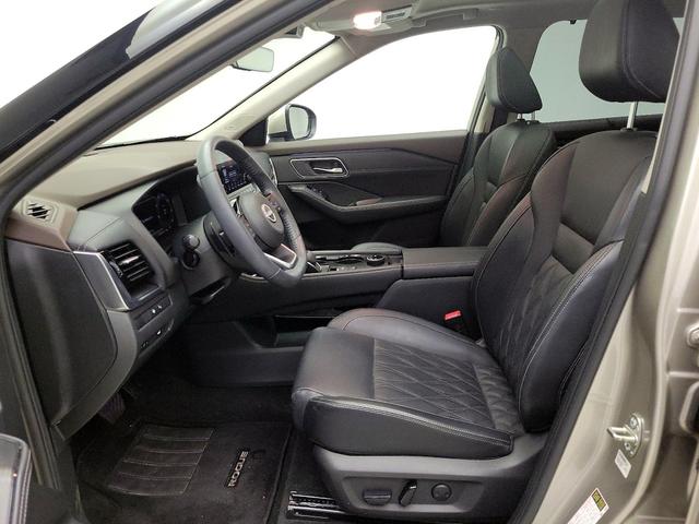Photo of 2022 Tan Nissan Rogue